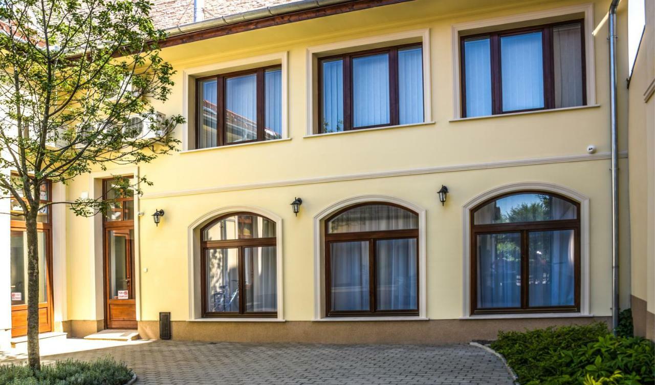 Centrum Apartman Cegléd Exterior foto